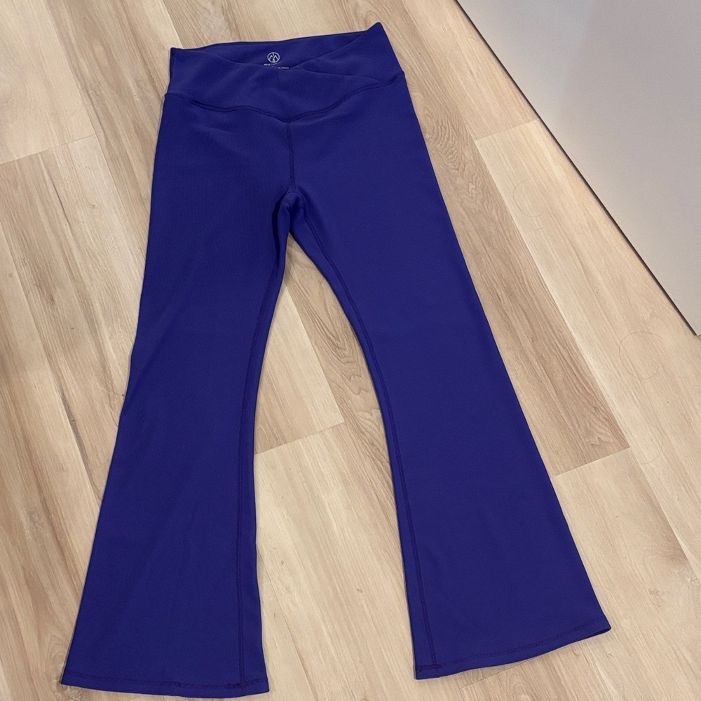 Move Theology Flared Leggings as L